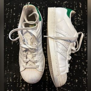 Adidas Kids Sneakers in White and Green size 7.5 unisex